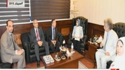 فيديو.. وزيرة الصحة تلزم المستشفيات بإذاعة السلام الجمهوري