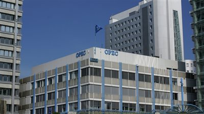 وزير الطاقة الإماراتي يدافع عن 