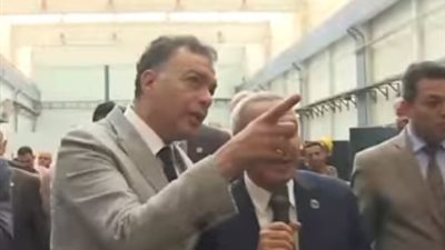 فيديو.. وزير النقل يتفقد عملية التحديث في مصنع سيماف