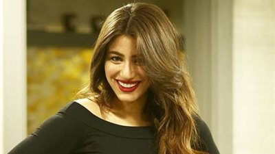 صور.. هايدي موسى تهنئ فريق عمل 