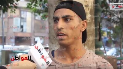 الظروف الاقتصادية الطاحنة تحول مسار حياة شاب من محامي لبائع تين شوكي 