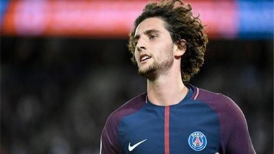 باريس سان جيرمان يرفض رحيل نجم وسط الفريق إلي برشلونة
