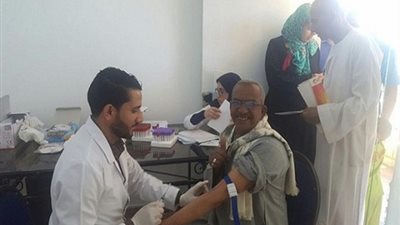 قافلة علاجية مجانية تفحص 550 مواطنًا بـ