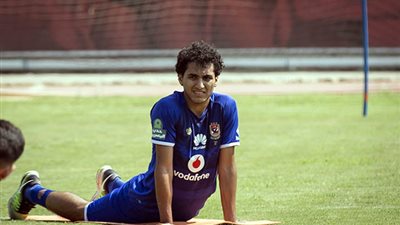 فرمان كارتيرون ينهي تجميد نجم الأهلي