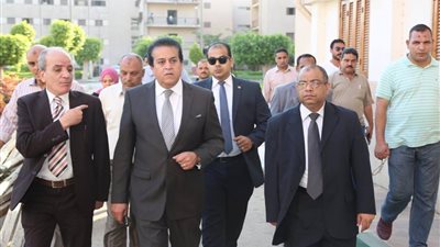وزير التعليم العالى يتفقد مكتب التنسيق الرئيسي للقبول بالجامعات