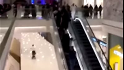  فيديو| قلق وخوف المتسوقين لحظة اشتعال النيران داخل مركز 