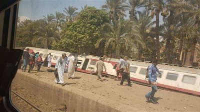 وزير النقل يشكل لجنة للوقوف على أسباب انقلاب قطار البدرشين