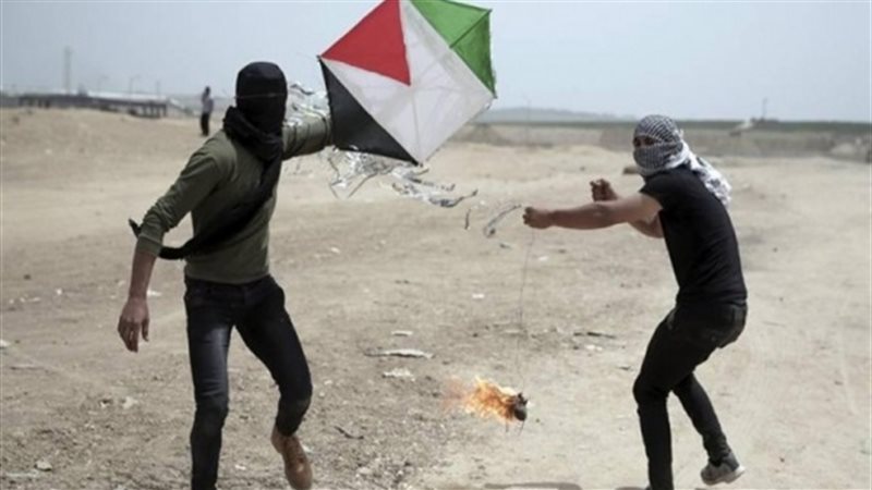 طائرات ورقية حارقة