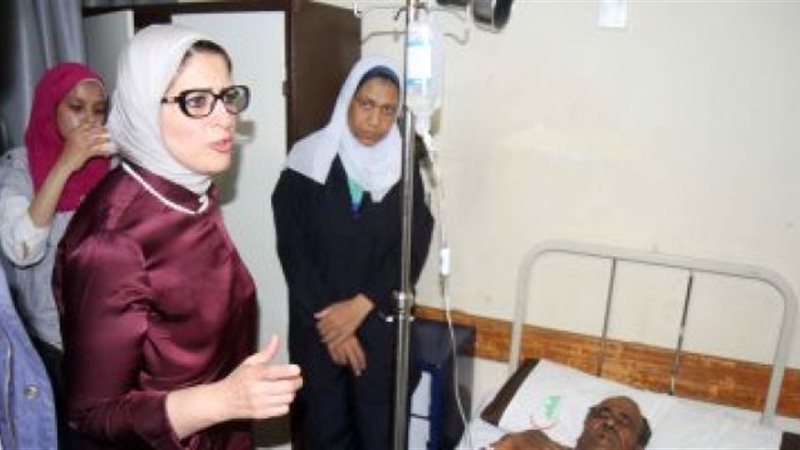 وزيرة الصحة أثناء