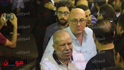 صور.. محمود أبو رجيلة في عزاء والد زوجة أحمد شوبير