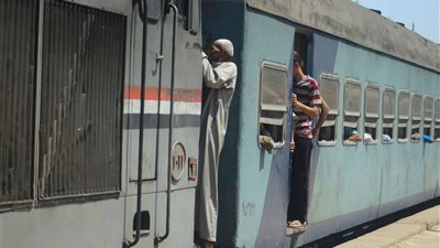 صور.. محطات البدرشين.. ما بين استهتار الركاب وقلة الإمكانات