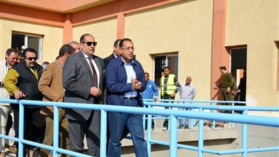 بتكلفة 100 مليون جنيه..إطلاق التيار الكهربي لـ 5 محطات مياه في سوهاج