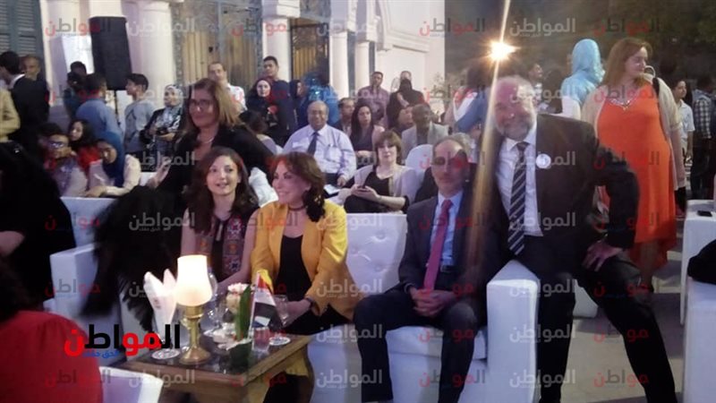 الفنانة لبني عبد