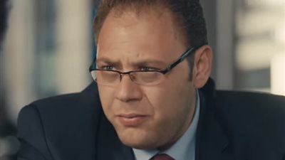محمد على رزق يداعب جمهوره على طريقته الخاصة  