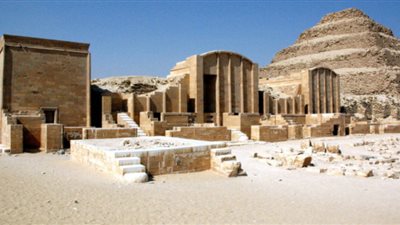صحيفة بريطانية تسلط الضوء على اكتشافات هرم سقارة الأثرية