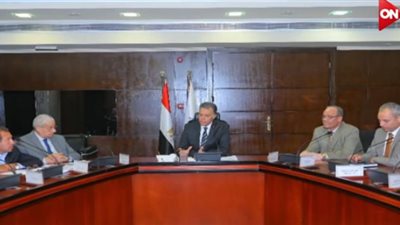 فيديو.. وزير النقل يوجه بالانتهاء من أعمال الخط الثالث لـ