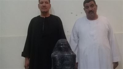 القبض على مشرف مدرسة وعامل بحوزتهما تمثال فرعوني بـ الأوتوستراد