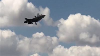 فيديو.. ظهور الطائرة الشبح تحوم في السماء لأول مرة