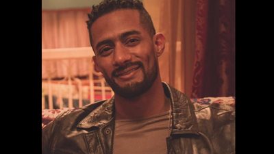 محمد رمضان يحتفل بوصول كليب 