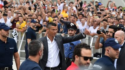 رونالدو يخضع للكشف الطبي فى تورينو