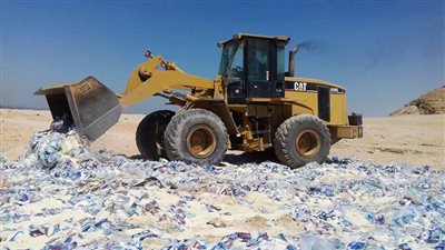 صور.. حملة مكبرة لضبط السلع في مركز جهينة بمحافظة سوهاج