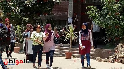 صور.. توافد الطلاب للتقديم بالكليات المختلفة في جامعة عين شمس