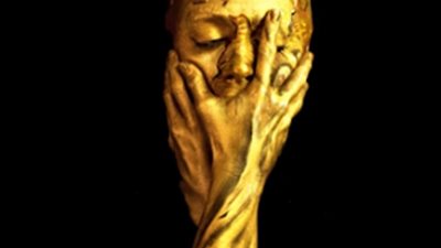 فيديو.. خبيرة تجميل بريطانية تحول وجهها ويديها إلى كأس العالم باستخدام المكياج