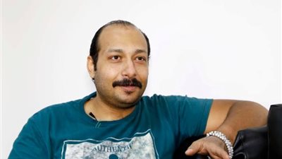 محمد ثروت ينشر صورة من كواليس فيمله الجديد على بابا 