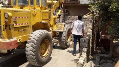  إزالة مباني مخالفة بالحكر البحري في حي التبين 