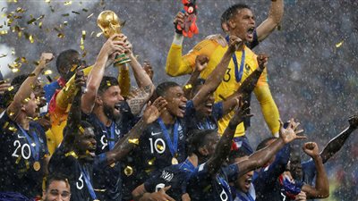 وصول بعثة منتخب فرنسا المتوج بـ