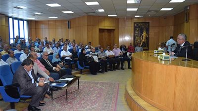 محافظ المنيا يوجه رؤساء المدن بالعمل الميداني والتواصل مع المواطنين