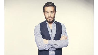 أحمد زاهر يهنئ تامر حسني على أغنية عيش بشوقك