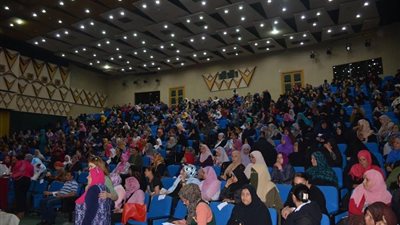 محافظ الاسماعيلية يشهد احتفالية تسليم 2000 شهادة أمان للسيدات