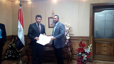 صور.. وزير الشباب والرياضة يكرم أبطال الرماية