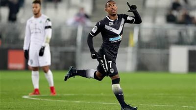 إيفرتون يقترب من خطف مدافع بوردو