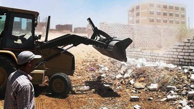 رئيس مدينة أخميم: إزالة 12 حالة تعدِ على مساحة 2.5 فدان بـ قرية الكولا