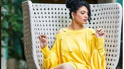 شيرين يحيى تتألق في اللون الأسود