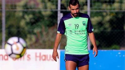 مفاجأة.. أفضل لاعب في الإمارات يقترب من خلافة 