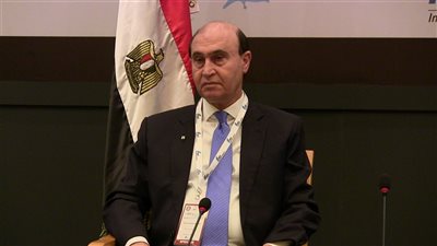 الفريق مهاب مميش: حركة الملاحة فى قناة السويس طبيعية