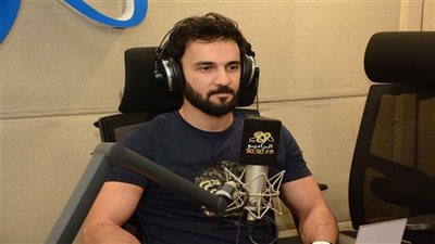 حسني شتا يداعب جمهوره بهذه الرسالة