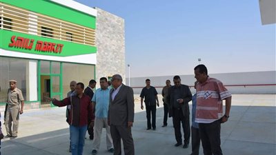 صور.. محافظ الوادي الجديد يوجه بسرعة الانتهاء من تنفيذ محطة 