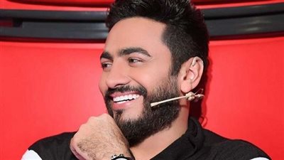 تامر حسني يغازل أمينة خليل عبر 