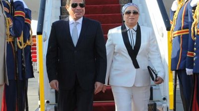 عاجل.. وصول الرئيس السيسي وحرمه مدينة الخرطوم