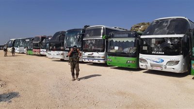 جبهة النصرة تحتجز مدنيين لعدم وصول المسلحين المفرج عنهم من السلطات السورية