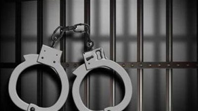 القبض على مندوب مبيعات سرق مشروبات طاقة من سائق بمترو ماركت