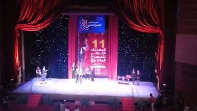 صور.. تكريم الفنان التشكيلي حسين العزبي في مهرجان المسرح القومي