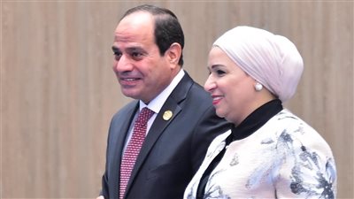 قرينة عمر البشير تستقبل حرم الرئيس السيسي