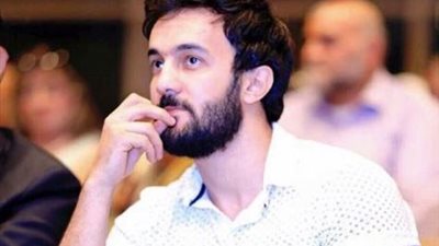 بإطلالة كلاسيكية.. حسني شتا بيصبح على جمهوره 
