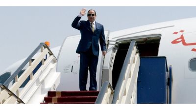 عاجل.. وصول السيسي مطار القاهرة الدولي 