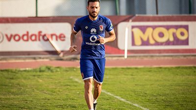 الأهلي يكشف سبب غياب علي معلول عن المران الصباحي